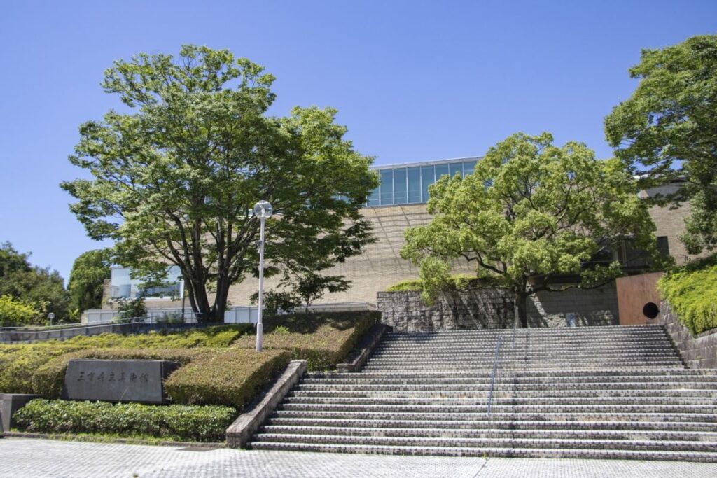 三重県立美術館