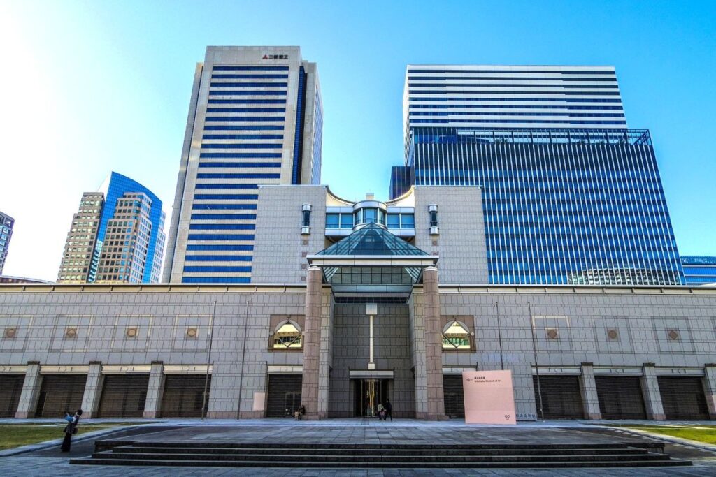 横浜美術館